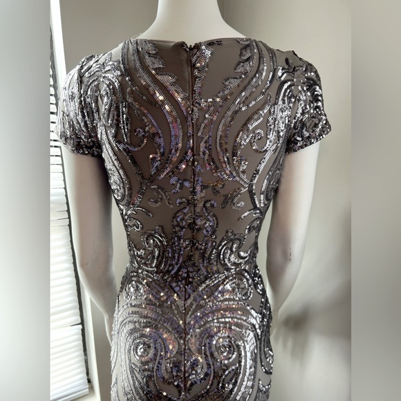 Betsy & Adam floor length fitted sequin formal dress size 2 Holiday Dress - Picture 7 of 9
